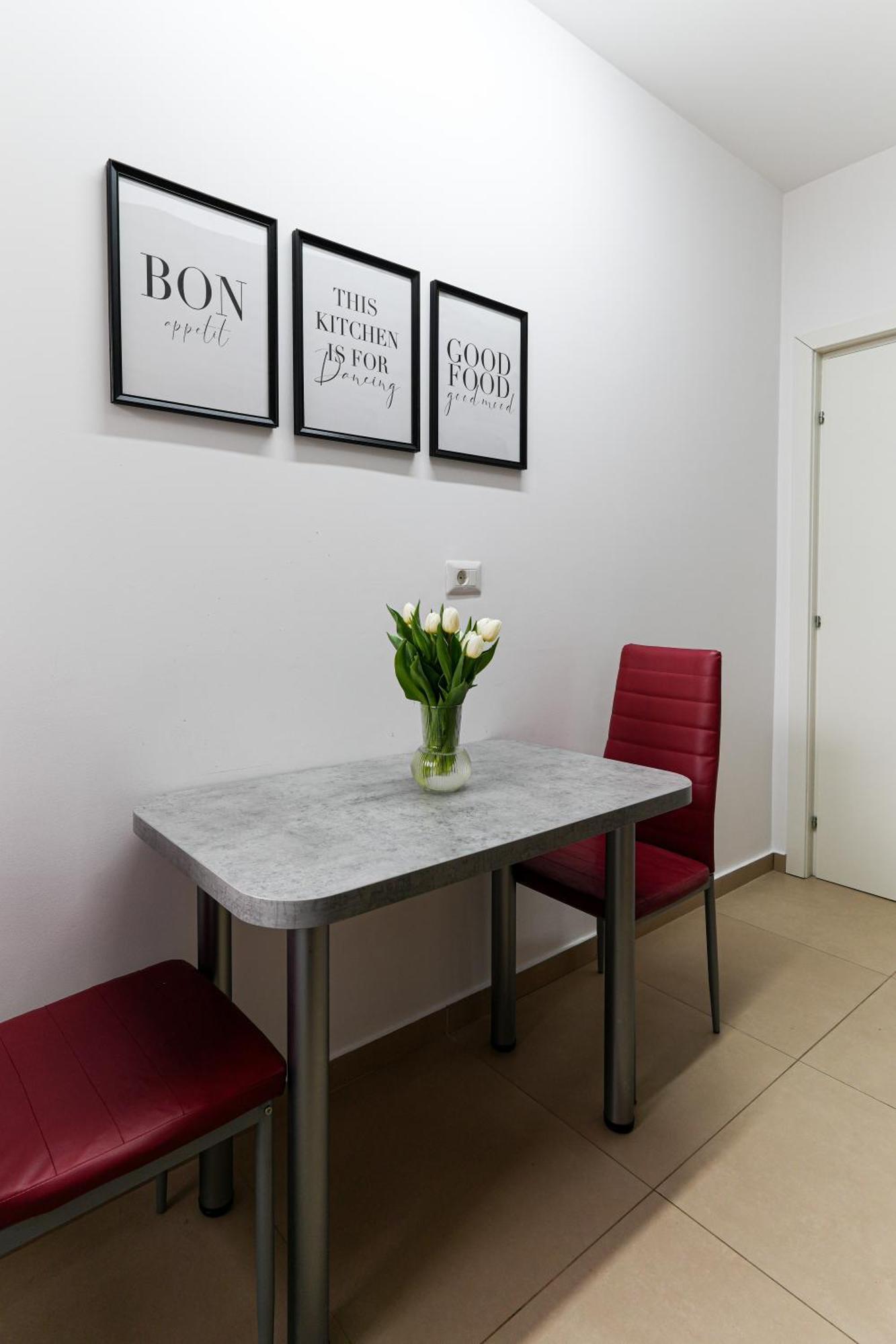 Amalia - Quiet 1Br Apartment With Parking & Wi-Fi Bucarest Esterno foto
